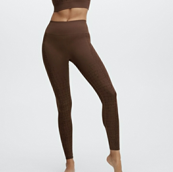 Fabletics High-Waisted Seamless Reptile Leggings - Picture 2 of 8